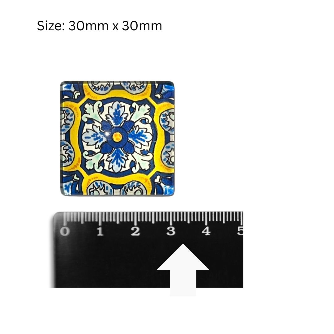 Glass Domed Insert G (30x30mm)