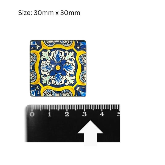 Glass Domed Insert G (30x30mm)